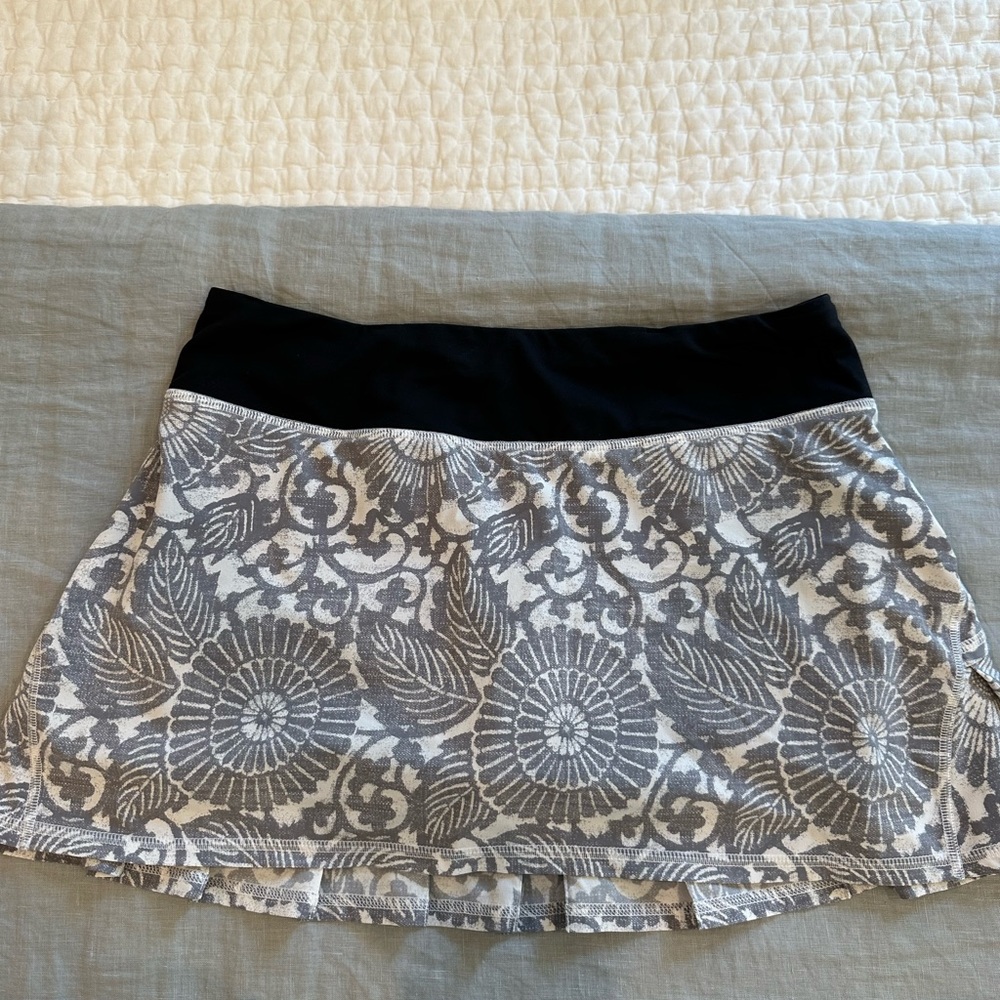 Lululemon pace setter skort, size 6